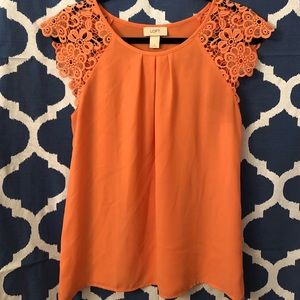 LOFT work blouse w/lace detail sleeves